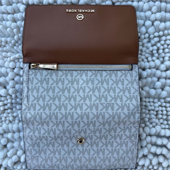 Michael Kors Tan Logo Trifold Wallet - Picture 5 of 6